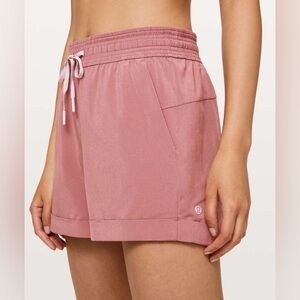 Lululemon Quicksand Spring Break Away Short II *3" Size 12